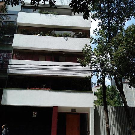 Charming Sunny Bedroom Overlooking Beautiful Amsterdam Avenue In Best Condesa Area Cidade do México Exterior foto