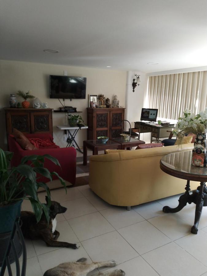 Charming Sunny Bedroom Overlooking Beautiful Amsterdam Avenue In Best Condesa Area Cidade do México Exterior foto