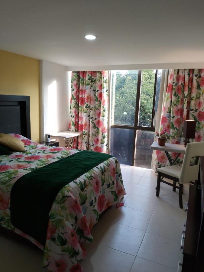 Charming Sunny Bedroom Overlooking Beautiful Amsterdam Avenue In Best Condesa Area Cidade do México Exterior foto