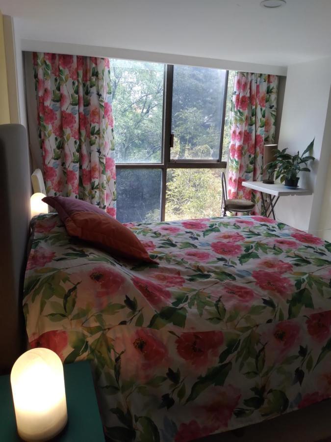 Charming Sunny Bedroom Overlooking Beautiful Amsterdam Avenue In Best Condesa Area Cidade do México Exterior foto